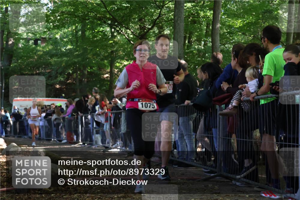 28.09.2025 - 33. Volkslauf durch das schöne Alstertal Strokosch-Dieckow http://msf.ph/oto/8973329 28.09.2025 12:16:02 Ziel 1075, 1093, 2300 meine-sportfotos.de