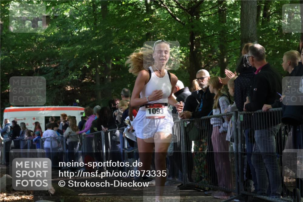 28.09.2025 - 33. Volkslauf durch das schöne Alstertal Strokosch-Dieckow http://msf.ph/oto/8973335 28.09.2025 12:16:06 Ziel 1093, 2443 meine-sportfotos.de