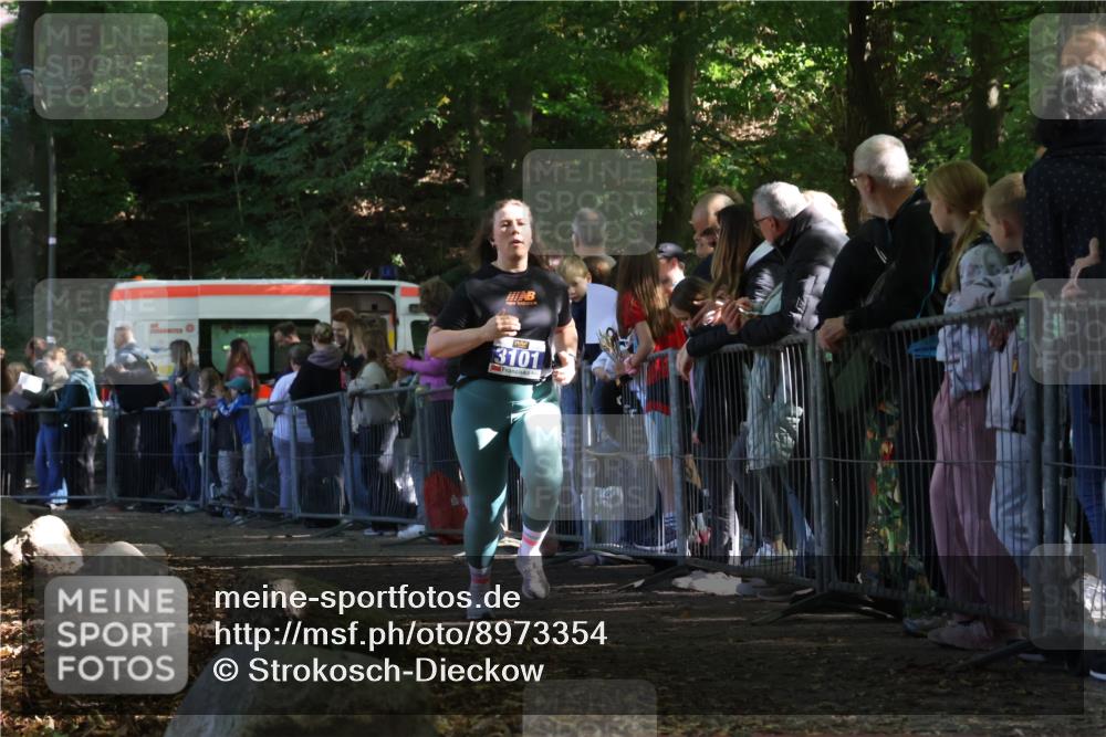 28.09.2025 - 33. Volkslauf durch das schöne Alstertal Strokosch-Dieckow http://msf.ph/oto/8973354 28.09.2025 12:16:29 Ziel 2088, 2477, 3101 meine-sportfotos.de