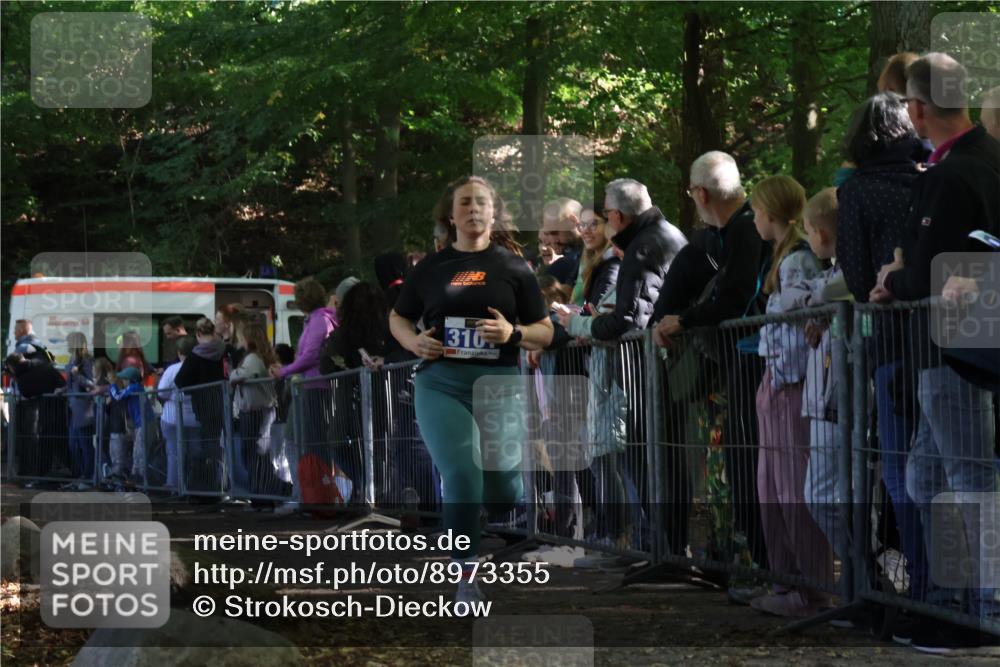28.09.2025 - 33. Volkslauf durch das schöne Alstertal Strokosch-Dieckow http://msf.ph/oto/8973355 28.09.2025 12:16:29 Ziel 2088, 2477, 3101 meine-sportfotos.de