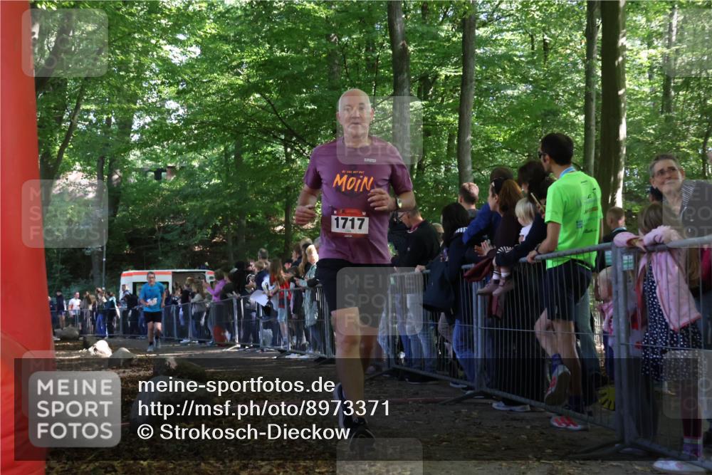 28.09.2025 - 33. Volkslauf durch das schöne Alstertal Strokosch-Dieckow http://msf.ph/oto/8973371 28.09.2025 12:16:41 Ziel 2116, 2117, 2638 meine-sportfotos.de