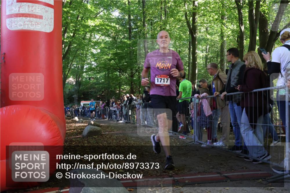 28.09.2025 - 33. Volkslauf durch das schöne Alstertal Strokosch-Dieckow http://msf.ph/oto/8973373 28.09.2025 12:16:41 Ziel 2116, 2117, 2638 meine-sportfotos.de