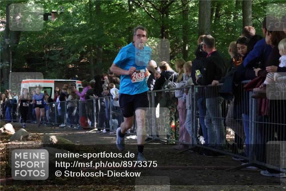 28.09.2025 - 33. Volkslauf durch das schöne Alstertal Strokosch-Dieckow http://msf.ph/oto/8973375 28.09.2025 12:16:44 Ziel 2116, 2117, 2638 meine-sportfotos.de