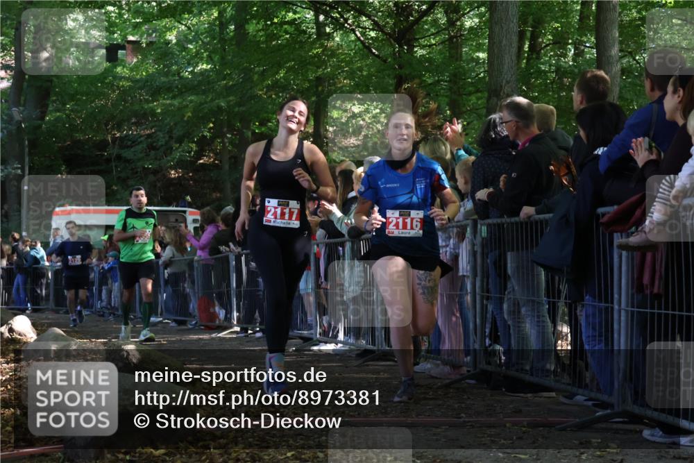28.09.2025 - 33. Volkslauf durch das schöne Alstertal Strokosch-Dieckow http://msf.ph/oto/8973381 28.09.2025 12:16:50 Ziel 2116, 2117, 2129, 2466, 2655 meine-sportfotos.de