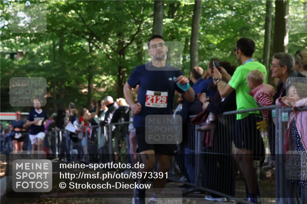 28.09.2025 - 33. Volkslauf durch das schöne Alstertal Strokosch-Dieckow http://msf.ph/oto/8973391 28.09.2025 12:16:56 Ziel 1716, 2129, 2200, 2466, 2634 meine-sportfotos.de