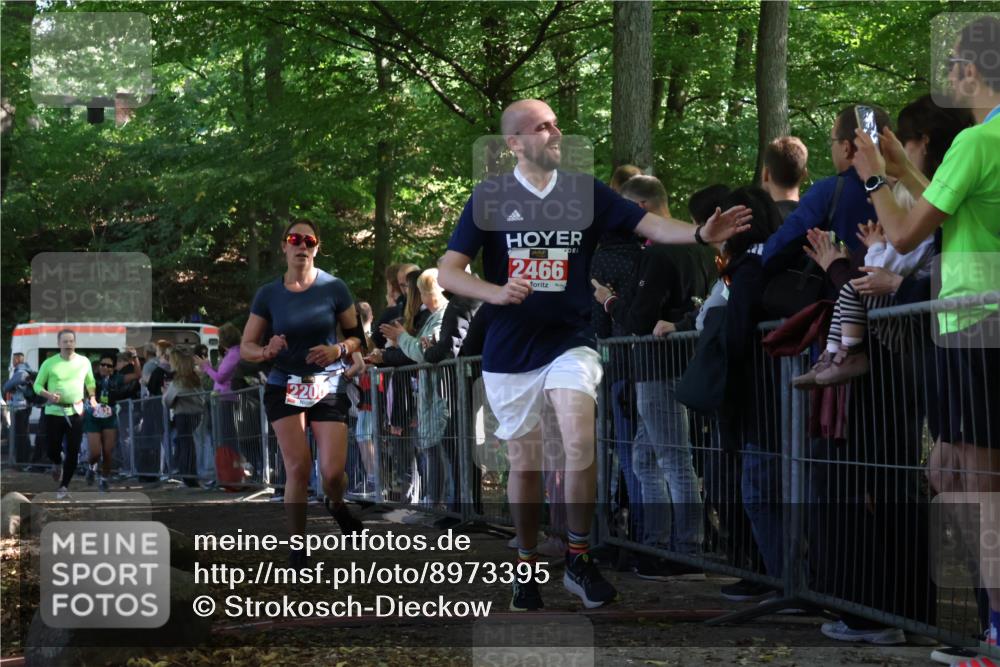 28.09.2025 - 33. Volkslauf durch das schöne Alstertal Strokosch-Dieckow http://msf.ph/oto/8973395 28.09.2025 12:16:59 Ziel 1716, 2029, 2200, 2466, 2634 meine-sportfotos.de