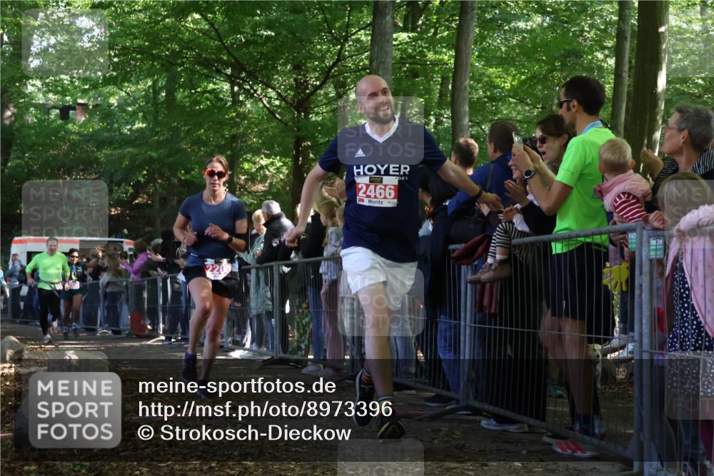28.09.2025 - 33. Volkslauf durch das schöne Alstertal Strokosch-Dieckow http://msf.ph/oto/8973396 28.09.2025 12:16:59 Ziel 1716, 2029, 2200, 2466, 2634 meine-sportfotos.de