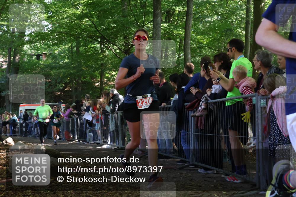 28.09.2025 - 33. Volkslauf durch das schöne Alstertal Strokosch-Dieckow http://msf.ph/oto/8973397 28.09.2025 12:17:01 Ziel 1716, 2029, 2200, 2634 meine-sportfotos.de