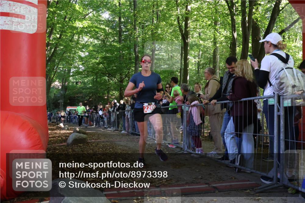 28.09.2025 - 33. Volkslauf durch das schöne Alstertal Strokosch-Dieckow http://msf.ph/oto/8973398 28.09.2025 12:17:01 Ziel 1716, 2029, 2200, 2634 meine-sportfotos.de