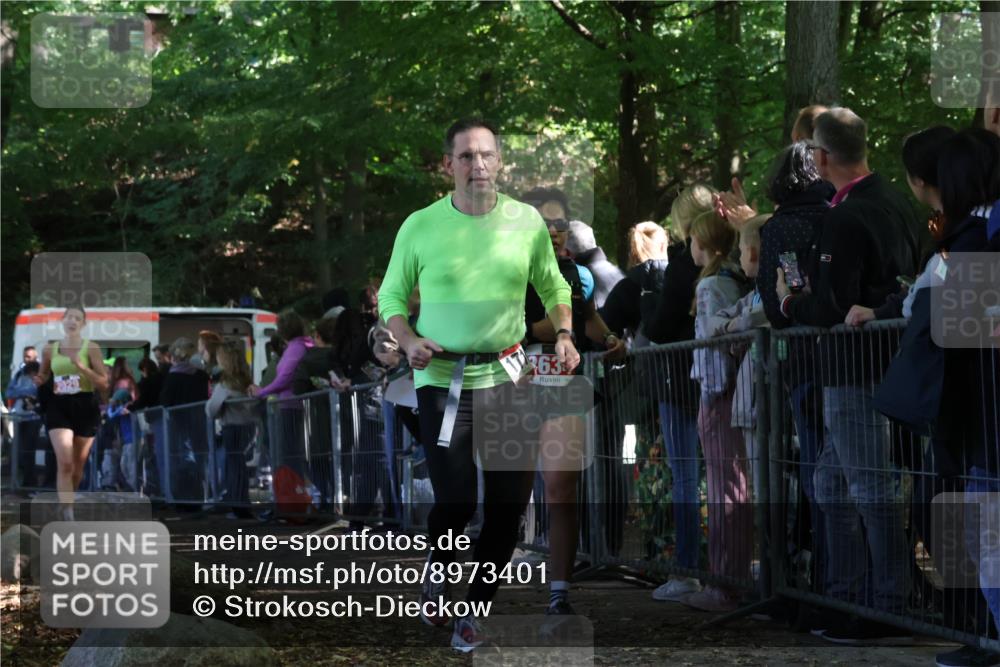 28.09.2025 - 33. Volkslauf durch das schöne Alstertal Strokosch-Dieckow http://msf.ph/oto/8973401 28.09.2025 12:17:04 Ziel 1716, 2029, 2634 meine-sportfotos.de