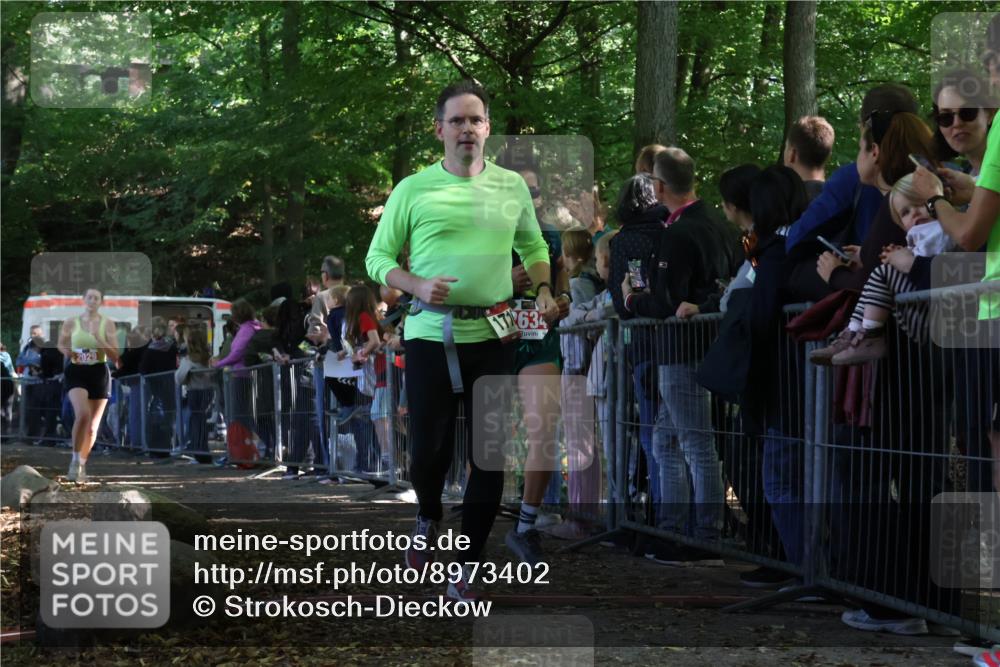 28.09.2025 - 33. Volkslauf durch das schöne Alstertal Strokosch-Dieckow http://msf.ph/oto/8973402 28.09.2025 12:17:04 Ziel 1716, 2029, 2634 meine-sportfotos.de