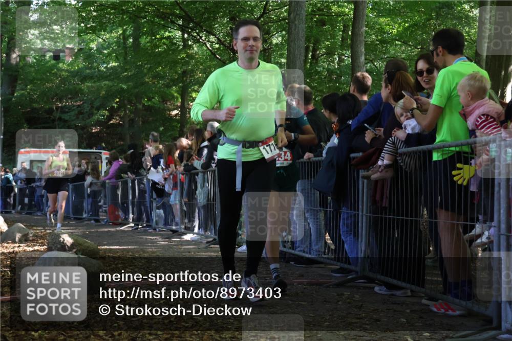 28.09.2025 - 33. Volkslauf durch das schöne Alstertal Strokosch-Dieckow http://msf.ph/oto/8973403 28.09.2025 12:17:05 Ziel 1716, 2029, 2634 meine-sportfotos.de