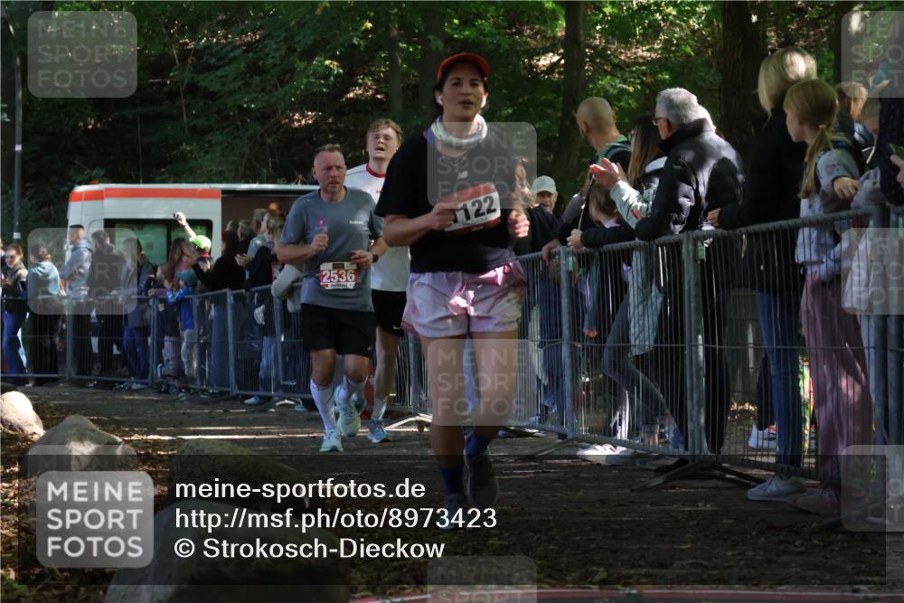 28.09.2025 - 33. Volkslauf durch das schöne Alstertal Strokosch-Dieckow http://msf.ph/oto/8973423 28.09.2025 12:17:31 Ziel 1122, 2156, 2243, 2536 meine-sportfotos.de