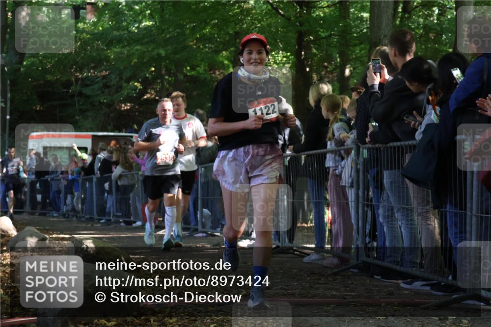 28.09.2025 - 33. Volkslauf durch das schöne Alstertal Strokosch-Dieckow http://msf.ph/oto/8973424 28.09.2025 12:17:32 Ziel 1122, 2156, 2243, 2536 meine-sportfotos.de