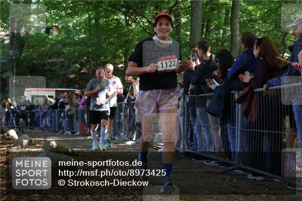 28.09.2025 - 33. Volkslauf durch das schöne Alstertal Strokosch-Dieckow http://msf.ph/oto/8973425 28.09.2025 12:17:33 Ziel 1122, 2156, 2243, 2536 meine-sportfotos.de