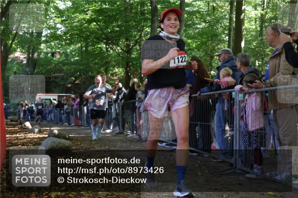 28.09.2025 - 33. Volkslauf durch das schöne Alstertal Strokosch-Dieckow http://msf.ph/oto/8973426 28.09.2025 12:17:33 Ziel 1122, 2156, 2243, 2536 meine-sportfotos.de
