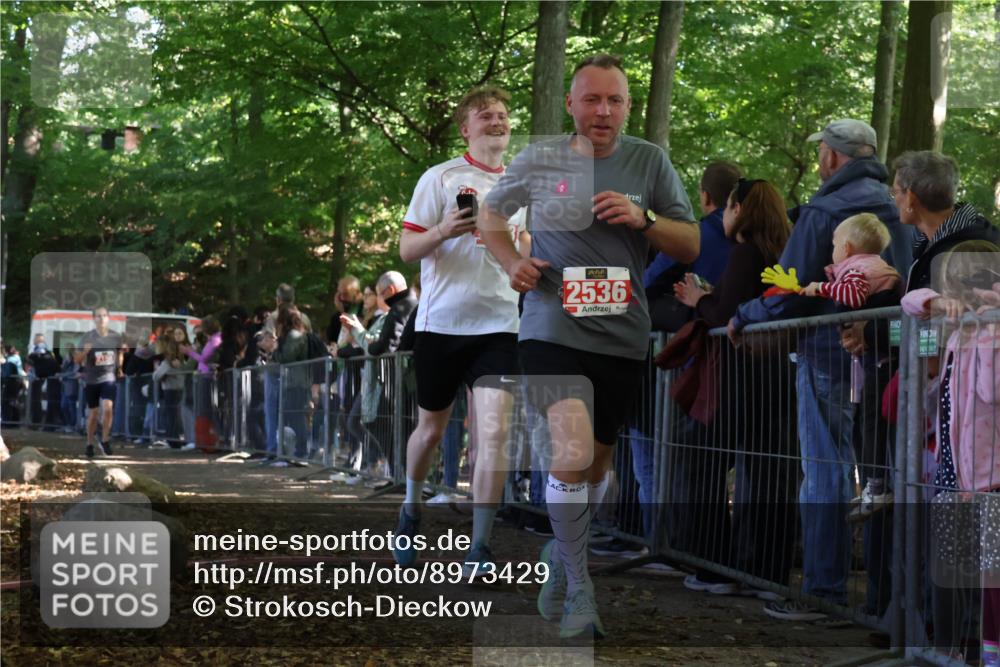 28.09.2025 - 33. Volkslauf durch das schöne Alstertal Strokosch-Dieckow http://msf.ph/oto/8973429 28.09.2025 12:17:35 Ziel 2156, 2243, 2536 meine-sportfotos.de