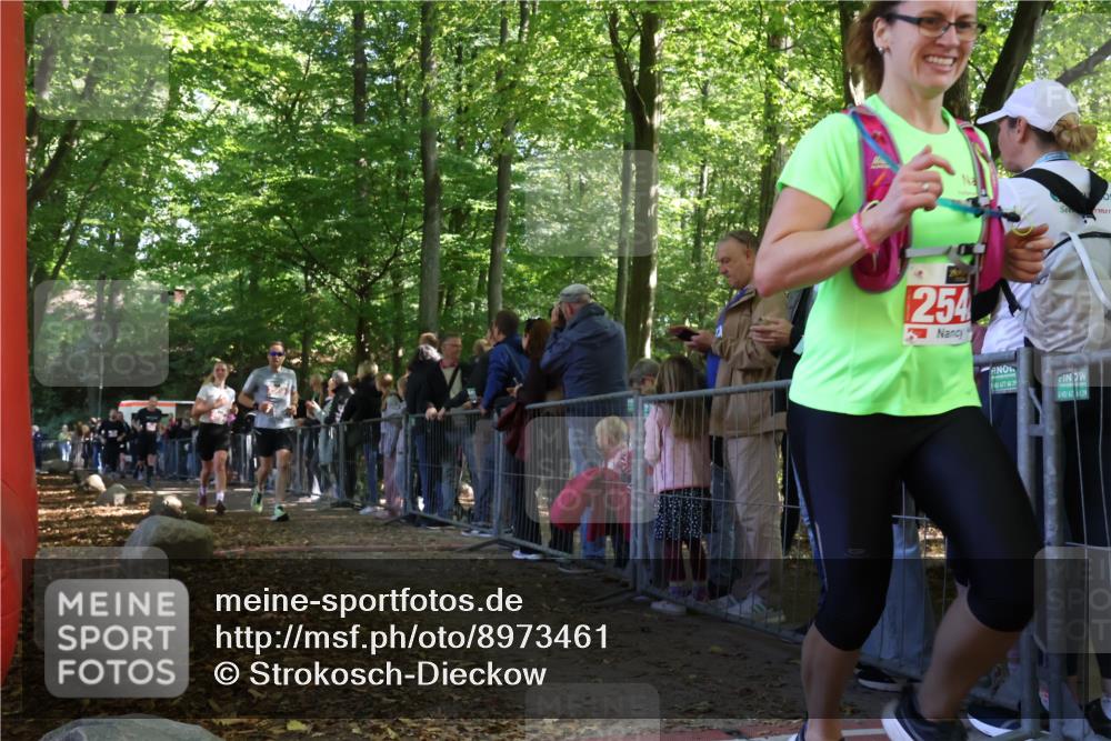 28.09.2025 - 33. Volkslauf durch das schöne Alstertal Strokosch-Dieckow http://msf.ph/oto/8973461 28.09.2025 12:18:05 Ziel 2279, 2280, 2344, 2346, 2509, 2594 meine-sportfotos.de