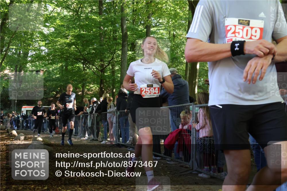 28.09.2025 - 33. Volkslauf durch das schöne Alstertal Strokosch-Dieckow http://msf.ph/oto/8973467 28.09.2025 12:18:08 Ziel 1746, 2141, 2225, 2279, 2280, 2344, 2346 meine-sportfotos.de