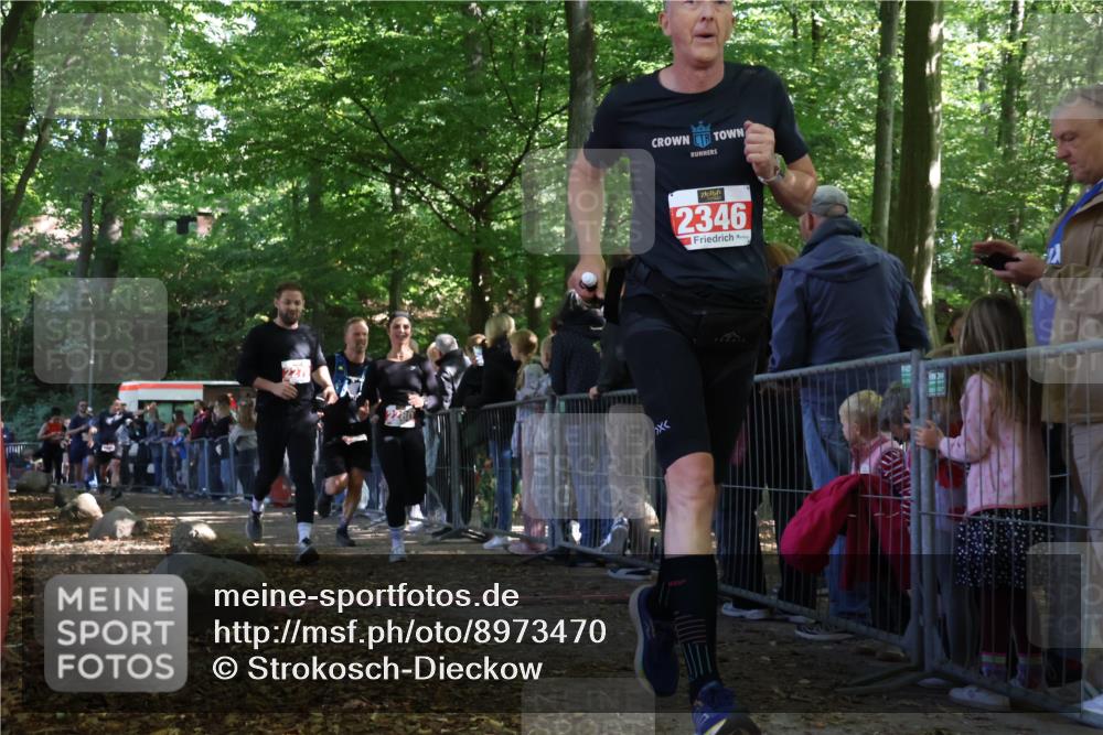 28.09.2025 - 33. Volkslauf durch das schöne Alstertal Strokosch-Dieckow http://msf.ph/oto/8973470 28.09.2025 12:18:10 Ziel 1746, 2140, 2141, 2225, 2279, 2280, 2344, 2346 meine-sportfotos.de