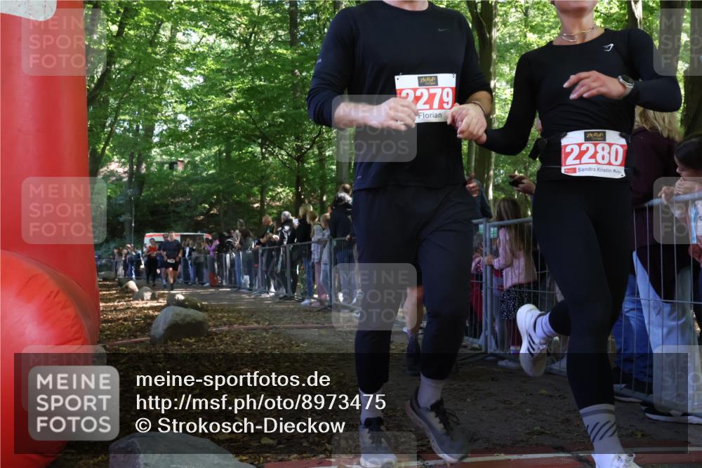 28.09.2025 - 33. Volkslauf durch das schöne Alstertal Strokosch-Dieckow http://msf.ph/oto/8973475 28.09.2025 12:18:12 Ziel 1746, 2140, 2141, 2225, 2279, 2280, 2344 meine-sportfotos.de
