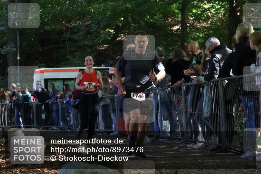 28.09.2025 - 33. Volkslauf durch das schöne Alstertal Strokosch-Dieckow http://msf.ph/oto/8973476 28.09.2025 12:18:15 Ziel 1746, 2140, 2141, 2225 meine-sportfotos.de