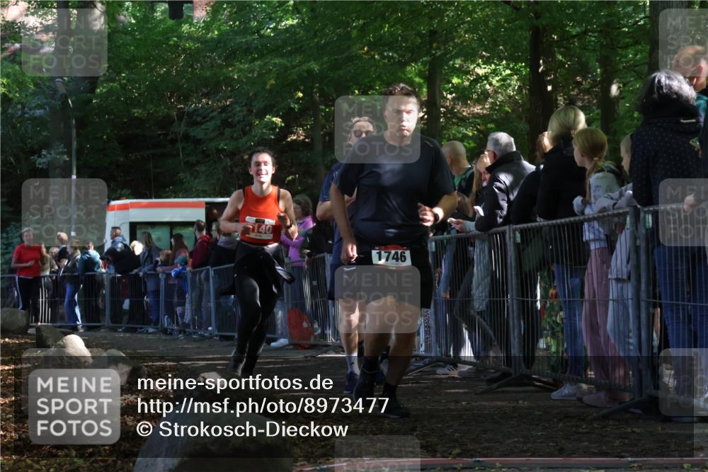 28.09.2025 - 33. Volkslauf durch das schöne Alstertal Strokosch-Dieckow http://msf.ph/oto/8973477 28.09.2025 12:18:16 Ziel 1746, 2140, 2141, 2225 meine-sportfotos.de