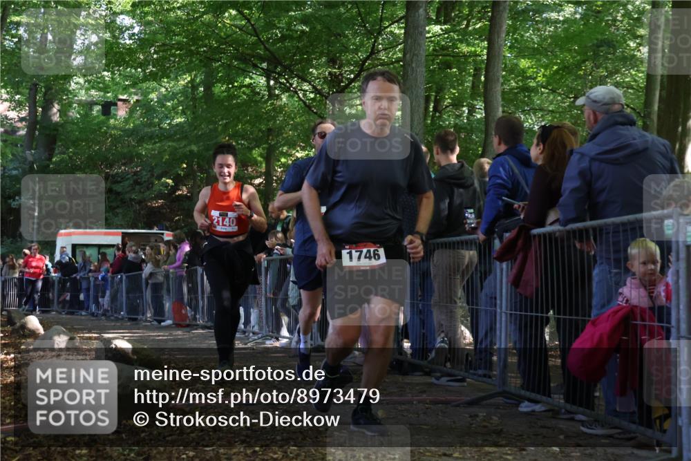 28.09.2025 - 33. Volkslauf durch das schöne Alstertal Strokosch-Dieckow http://msf.ph/oto/8973479 28.09.2025 12:18:17 Ziel 1746, 2140, 2141, 2225 meine-sportfotos.de