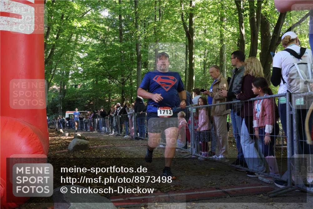28.09.2025 - 33. Volkslauf durch das schöne Alstertal Strokosch-Dieckow http://msf.ph/oto/8973498 28.09.2025 12:18:31 Ziel 2497 meine-sportfotos.de