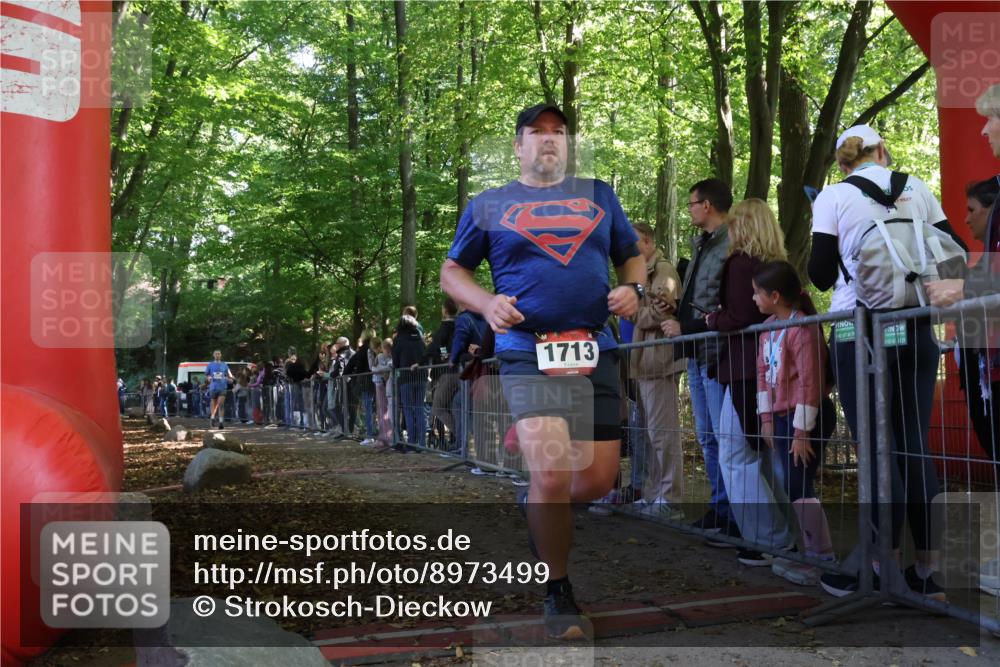 28.09.2025 - 33. Volkslauf durch das schöne Alstertal Strokosch-Dieckow http://msf.ph/oto/8973499 28.09.2025 12:18:31 Ziel 2497 meine-sportfotos.de