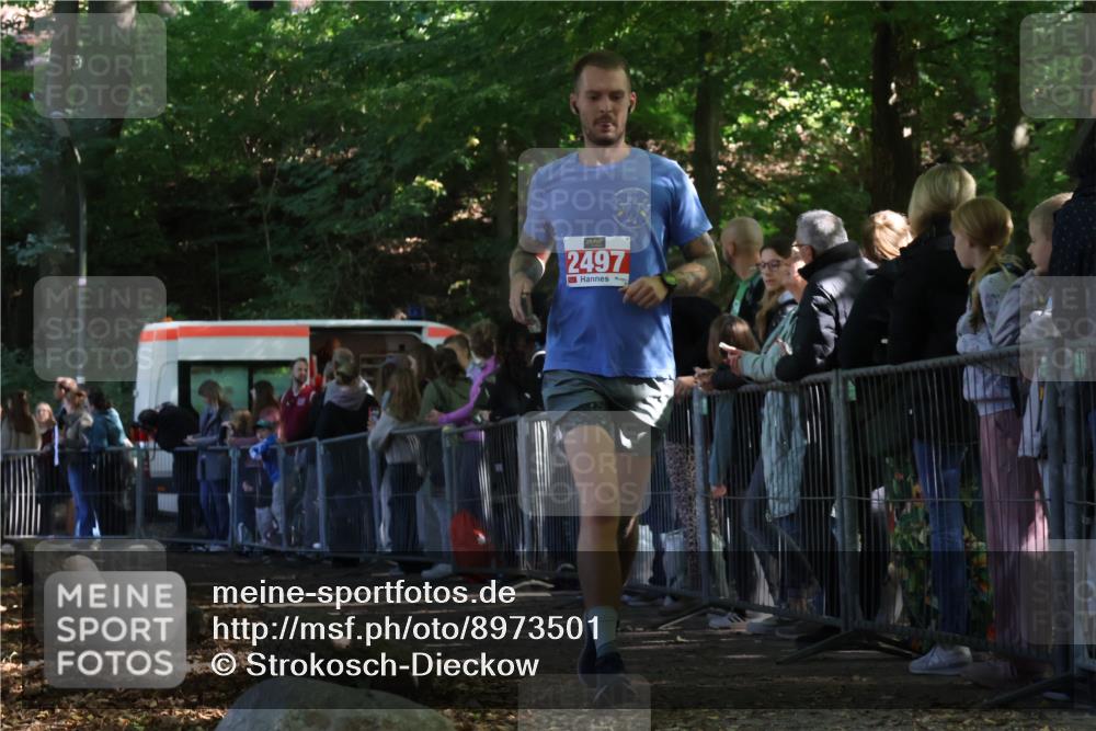 28.09.2025 - 33. Volkslauf durch das schöne Alstertal Strokosch-Dieckow http://msf.ph/oto/8973501 28.09.2025 12:18:34 Ziel 2497 meine-sportfotos.de