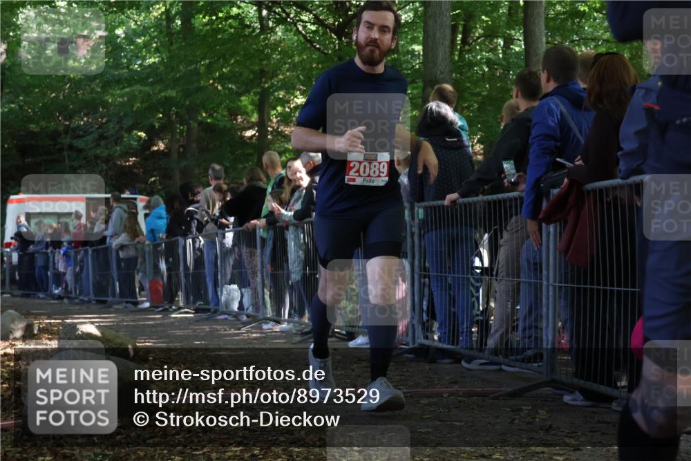 28.09.2025 - 33. Volkslauf durch das schöne Alstertal Strokosch-Dieckow http://msf.ph/oto/8973529 28.09.2025 12:19:00 Ziel 1040, 2089, 2503 meine-sportfotos.de