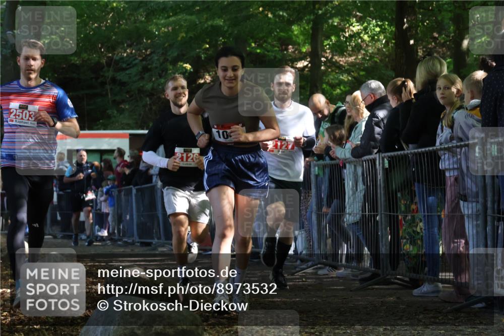 28.09.2025 - 33. Volkslauf durch das schöne Alstertal Strokosch-Dieckow http://msf.ph/oto/8973532 28.09.2025 12:19:09 Ziel 1040, 1731, 2126, 2127, 2380, 2503 meine-sportfotos.de