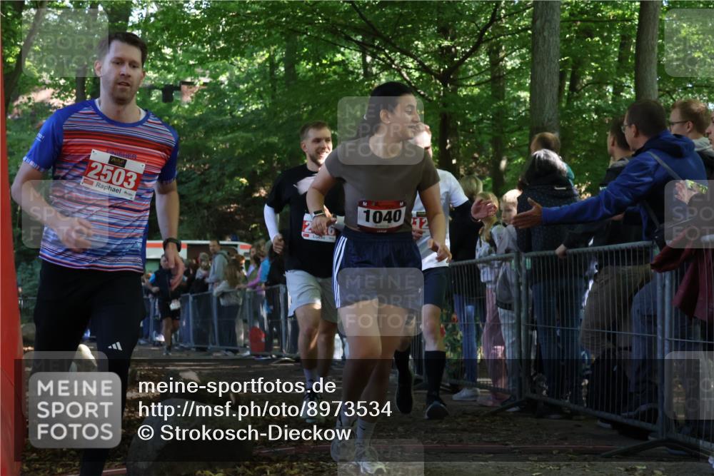 28.09.2025 - 33. Volkslauf durch das schöne Alstertal Strokosch-Dieckow http://msf.ph/oto/8973534 28.09.2025 12:19:10 Ziel 1040, 1731, 2119, 2126, 2127, 2380, 2503 meine-sportfotos.de