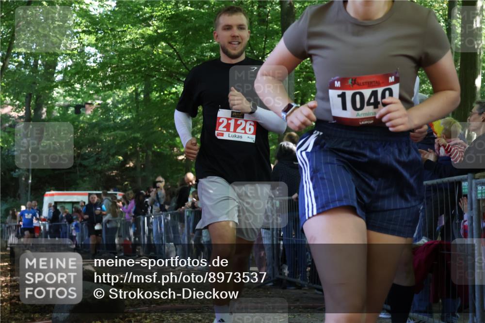 28.09.2025 - 33. Volkslauf durch das schöne Alstertal Strokosch-Dieckow http://msf.ph/oto/8973537 28.09.2025 12:19:11 Ziel 1731, 2119, 2126, 2127, 2380 meine-sportfotos.de