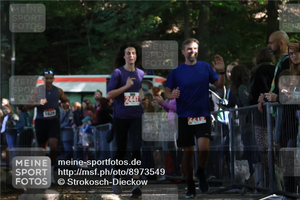28.09.2025 - 33. Volkslauf durch das schöne Alstertal Strokosch-Dieckow http://msf.ph/oto/8973549 28.09.2025 12:19:30 Ziel 1087, 1629, 2181, 2215, 2447 meine-sportfotos.de
