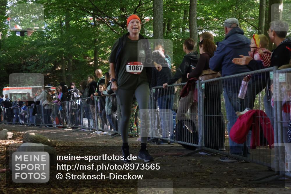 28.09.2025 - 33. Volkslauf durch das schöne Alstertal Strokosch-Dieckow http://msf.ph/oto/8973565 28.09.2025 12:19:40 Ziel 1087 meine-sportfotos.de
