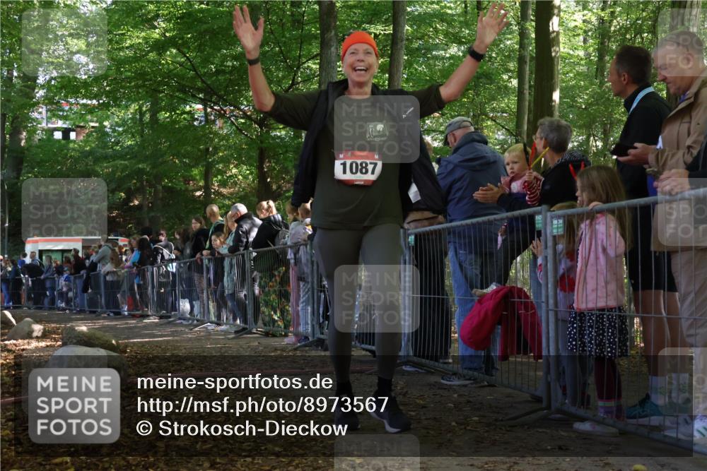 28.09.2025 - 33. Volkslauf durch das schöne Alstertal Strokosch-Dieckow http://msf.ph/oto/8973567 28.09.2025 12:19:41 Ziel 2011 meine-sportfotos.de