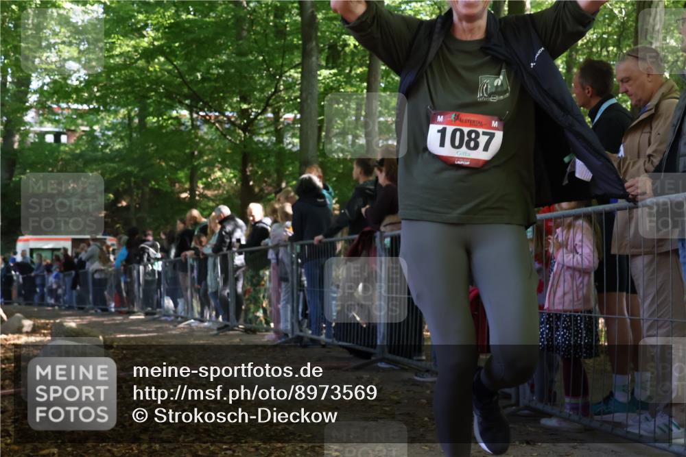 28.09.2025 - 33. Volkslauf durch das schöne Alstertal Strokosch-Dieckow http://msf.ph/oto/8973569 28.09.2025 12:19:41 Ziel 2011 meine-sportfotos.de