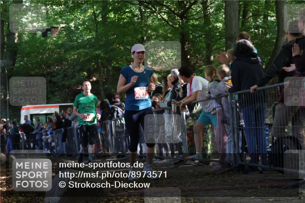 28.09.2025 - 33. Volkslauf durch das schöne Alstertal Strokosch-Dieckow http://msf.ph/oto/8973571 28.09.2025 12:19:50 Ziel 2011, 2154, 2993 meine-sportfotos.de