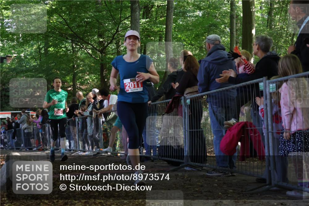 28.09.2025 - 33. Volkslauf durch das schöne Alstertal Strokosch-Dieckow http://msf.ph/oto/8973574 28.09.2025 12:19:51 Ziel 2011, 2154, 2421, 2993 meine-sportfotos.de