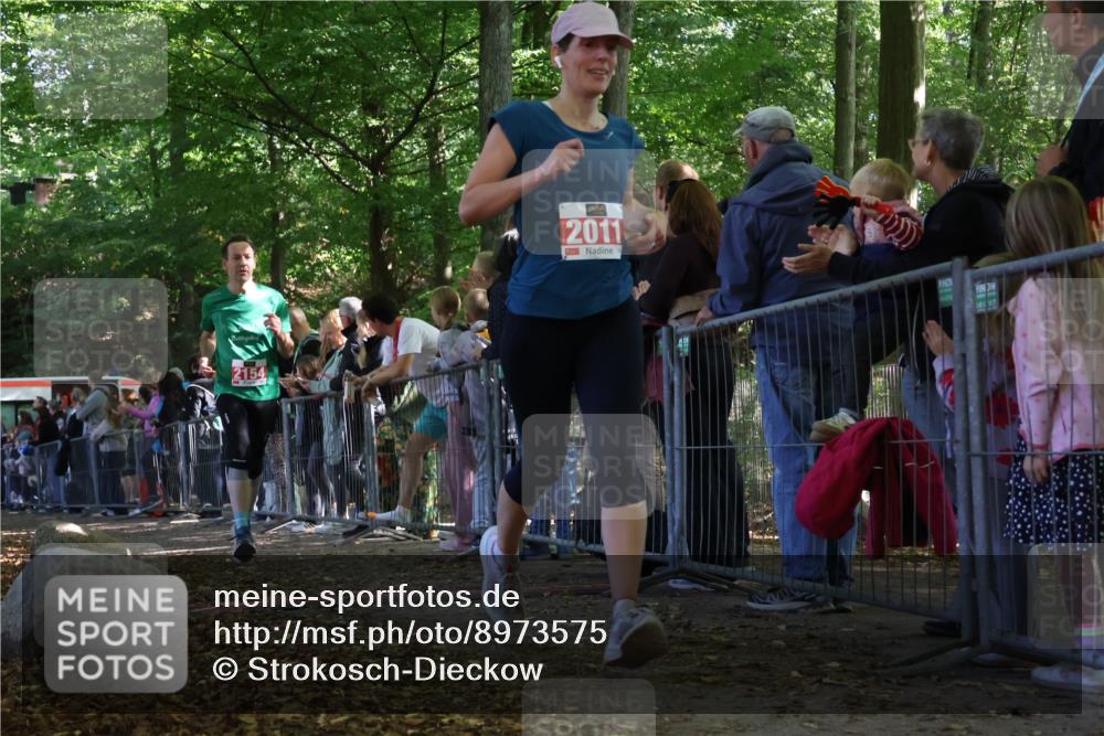 28.09.2025 - 33. Volkslauf durch das schöne Alstertal Strokosch-Dieckow http://msf.ph/oto/8973575 28.09.2025 12:19:51 Ziel 2011, 2154, 2421, 2993 meine-sportfotos.de