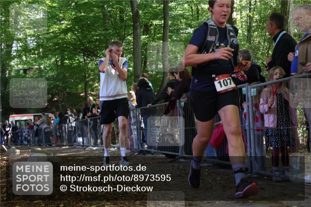 28.09.2025 - 33. Volkslauf durch das schöne Alstertal Strokosch-Dieckow http://msf.ph/oto/8973595 28.09.2025 12:20:03 Ziel 1079, 2252, 2582 meine-sportfotos.de