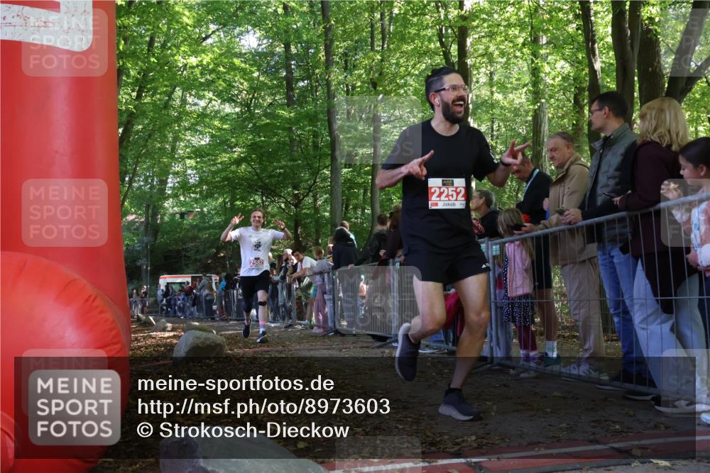 28.09.2025 - 33. Volkslauf durch das schöne Alstertal Strokosch-Dieckow http://msf.ph/oto/8973603 28.09.2025 12:20:11 Ziel 2252, 2582 meine-sportfotos.de