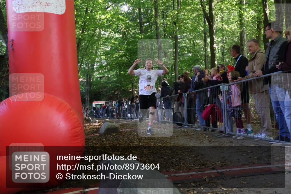 28.09.2025 - 33. Volkslauf durch das schöne Alstertal Strokosch-Dieckow http://msf.ph/oto/8973604 28.09.2025 12:20:12 Ziel 2582 meine-sportfotos.de