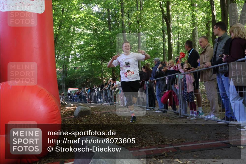 28.09.2025 - 33. Volkslauf durch das schöne Alstertal Strokosch-Dieckow http://msf.ph/oto/8973605 28.09.2025 12:20:12 Ziel 2582 meine-sportfotos.de