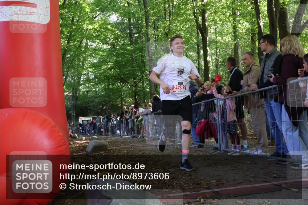 28.09.2025 - 33. Volkslauf durch das schöne Alstertal Strokosch-Dieckow http://msf.ph/oto/8973606 28.09.2025 12:20:13 Ziel  meine-sportfotos.de