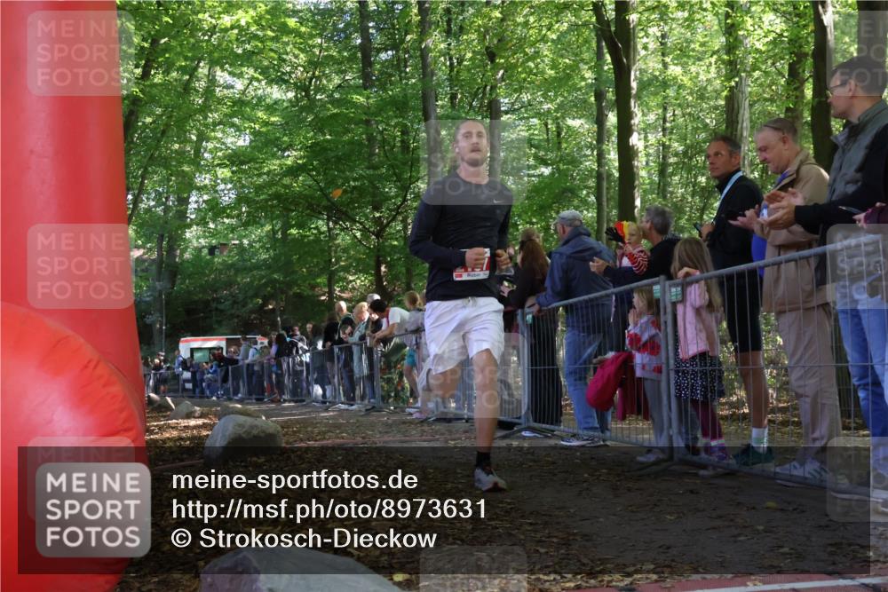 28.09.2025 - 33. Volkslauf durch das schöne Alstertal Strokosch-Dieckow http://msf.ph/oto/8973631 28.09.2025 12:20:40 Ziel 2157 meine-sportfotos.de