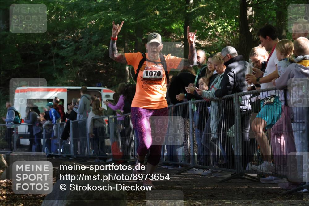 28.09.2025 - 33. Volkslauf durch das schöne Alstertal Strokosch-Dieckow http://msf.ph/oto/8973654 28.09.2025 12:21:40 Ziel 1070 meine-sportfotos.de
