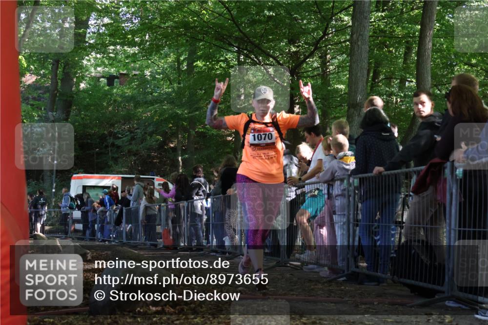 28.09.2025 - 33. Volkslauf durch das schöne Alstertal Strokosch-Dieckow http://msf.ph/oto/8973655 28.09.2025 12:21:41 Ziel 1070 meine-sportfotos.de